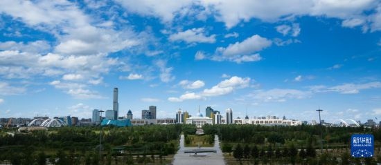 這是7月1日拍攝的哈薩克斯坦首都阿斯塔納的天際線。新華社記者 王建華 攝