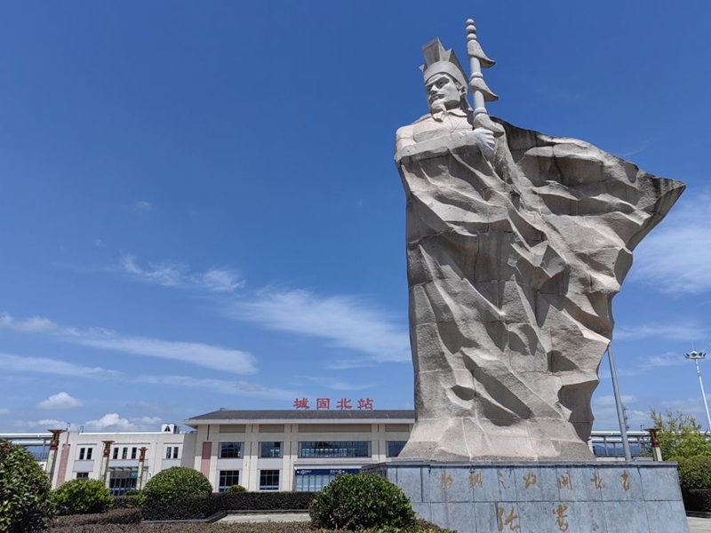 張騫雕塑。新華社記者 孫正好 攝
