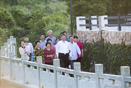 2015年5月25日，習(xí)近平總書記在浙江省舟山市定海區(qū)干覽鎮(zhèn)新建社區(qū)視察。
