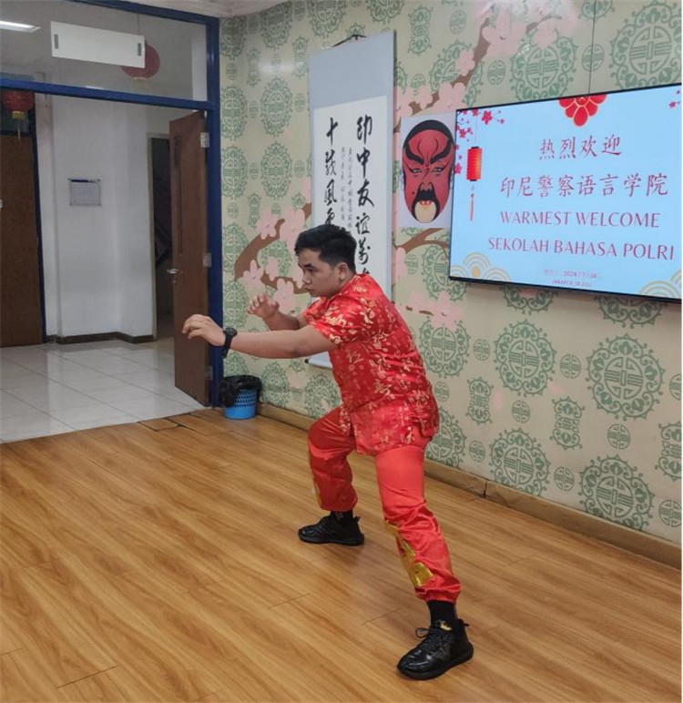 警察學(xué)員表演武術(shù)。活動(dòng)主辦方供圖