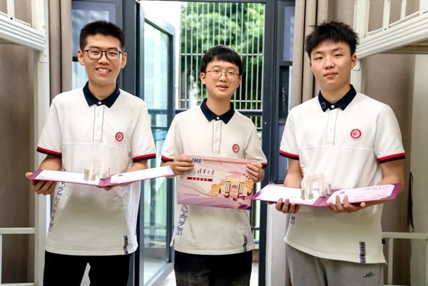 王子源（左）、母翰堯（中）、郭洋君（右）。清華大學(xué)供圖