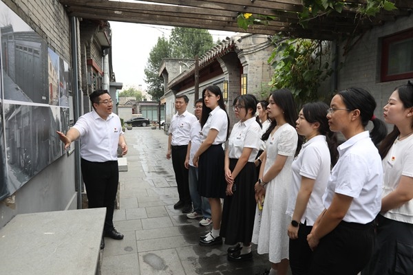 北京大中小學思政教師赴實踐教學基地現(xiàn)場備課。北京市教委供圖