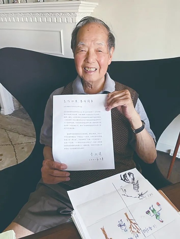 李政道先生曾面對(duì)鏡頭展示給中國(guó)高能物理事業(yè)的寄語(yǔ)。圖片來(lái)源：中國(guó)科學(xué)報(bào)