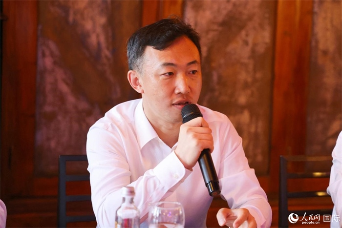 中國(guó)駐里約熱內(nèi)盧代總領(lǐng)事王海濤在座談會(huì)上致辭。人民網(wǎng)記者 陳海琪攝