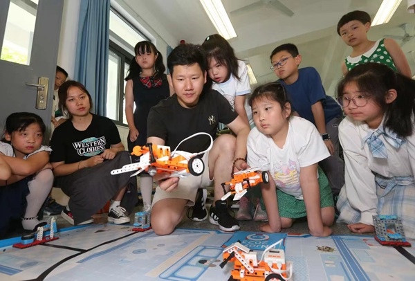 暑托班智能小車課。