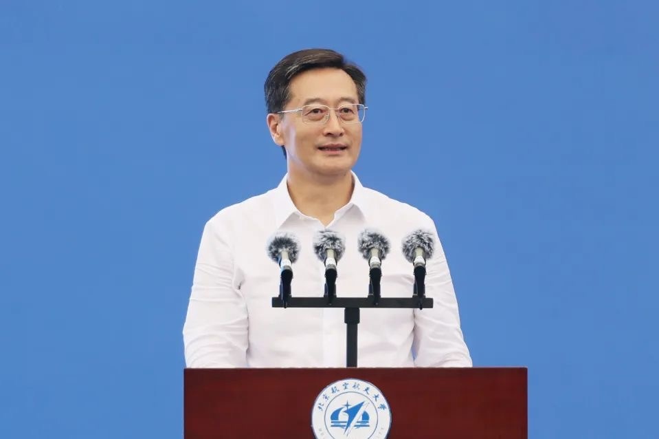 中國工程院院士、北京航空航天大學校長王云鵬在2024級新生開學典禮上講話。校方供圖