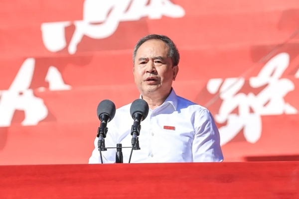 中國科學(xué)院院士、大連理工大學(xué)校長賈振元在2024級新生開學(xué)典禮上致辭。校方供圖