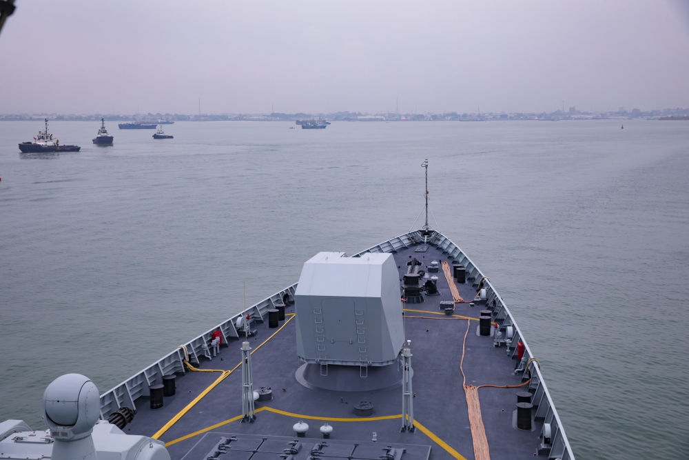2023年7月14日，中國海軍第43批護航編隊南寧艦駛?cè)雱偣ú迹┖诮歉郏_始對剛果（布）進行為期4天的友好訪問。