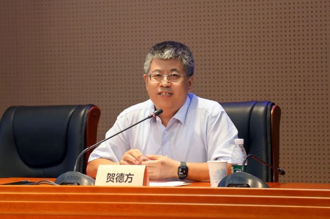 國務院參事、科技部原副秘書長、中國科技評估與成果管理研究會理事長賀德方致辭。主辦方供圖