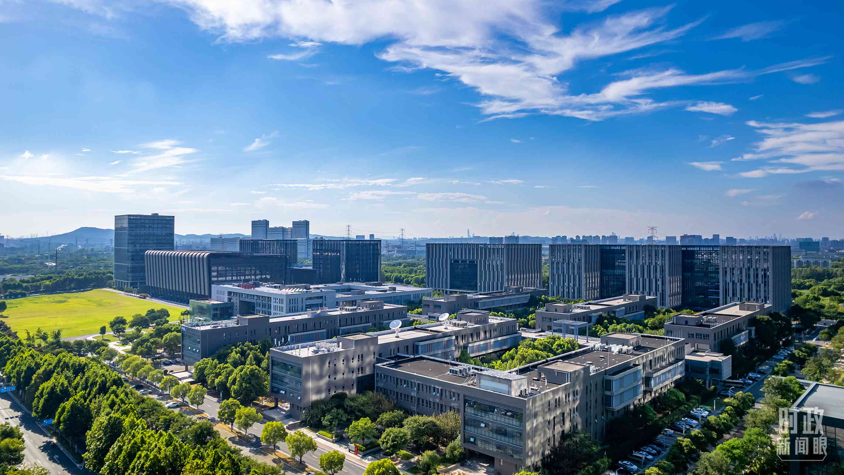  △2023年7月，習近平調(diào)研南京紫金山實驗室，強調(diào)要為實現(xiàn)高水平科技自立自強立下功勛。（圖/視覺中國）