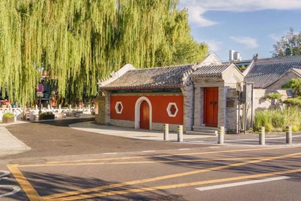 北京建筑大學(xué)古建保護(hù)與利用專業(yè)師生對北京德勝門內(nèi)大街開展空間品質(zhì)綜合提升項目，圖為項目竣工后的實(shí)景圖。校方供圖