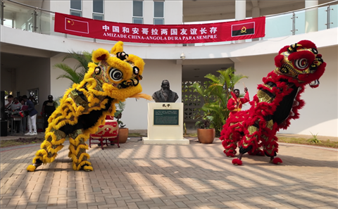 開場舞獅表演。內(nèi)圖大學(xué)孔子學(xué)院供圖