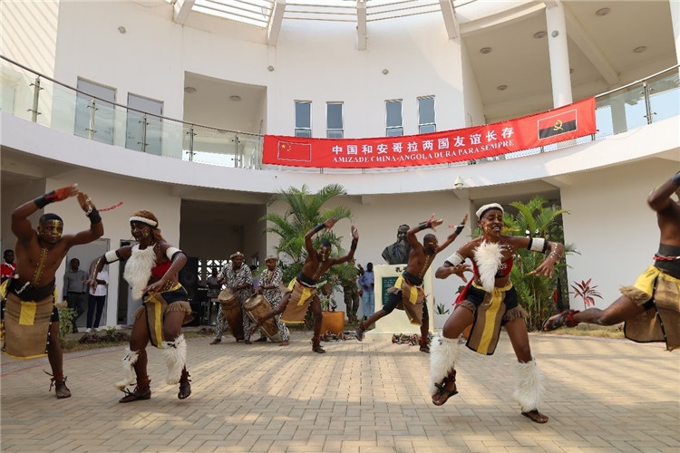 安哥拉民族舞。內(nèi)圖大學(xué)孔子學(xué)院供圖