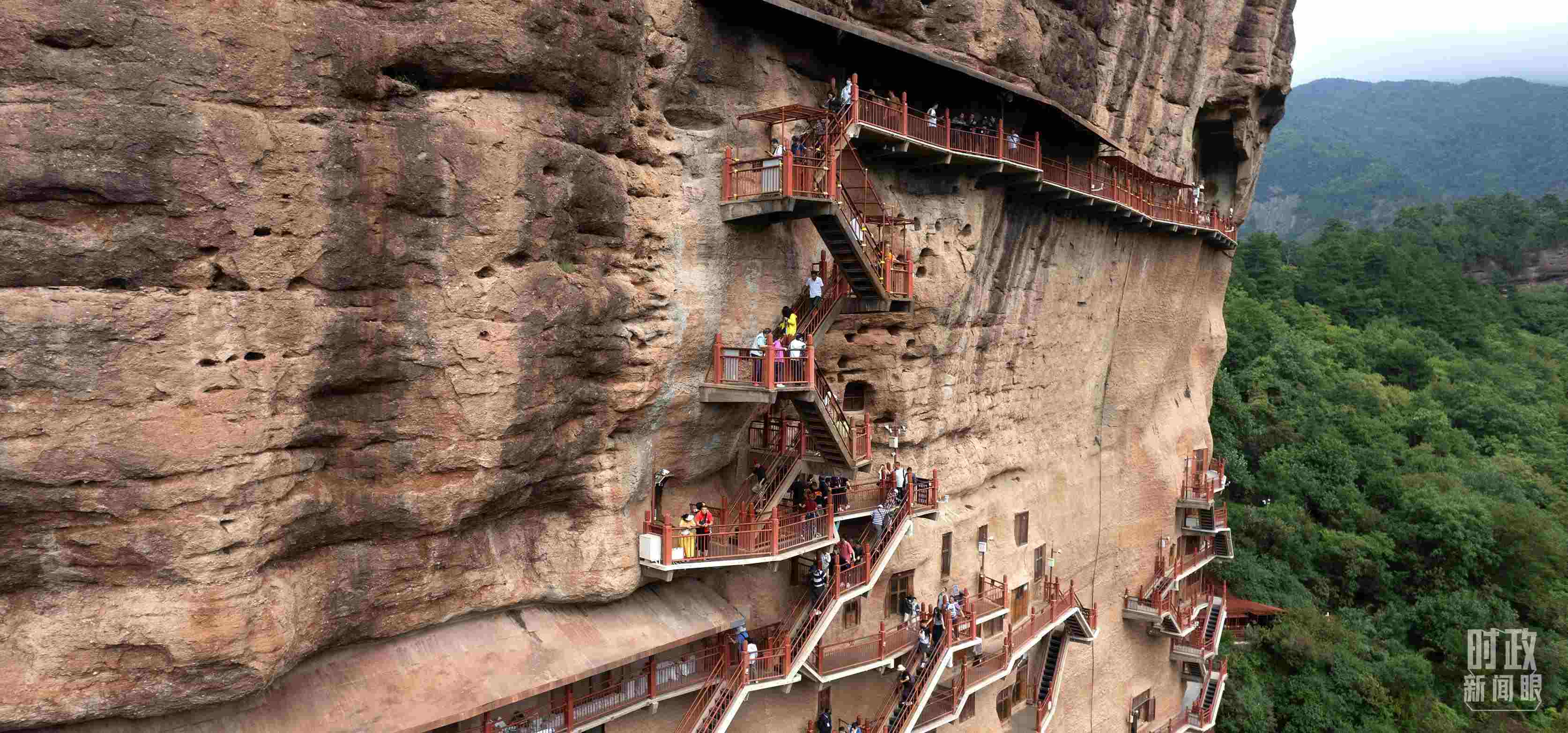 △麥積山石窟是國家5A級旅游景區(qū)，2024年上半年累計(jì)接待游客57萬人。（總臺國廣記者李晉拍攝）