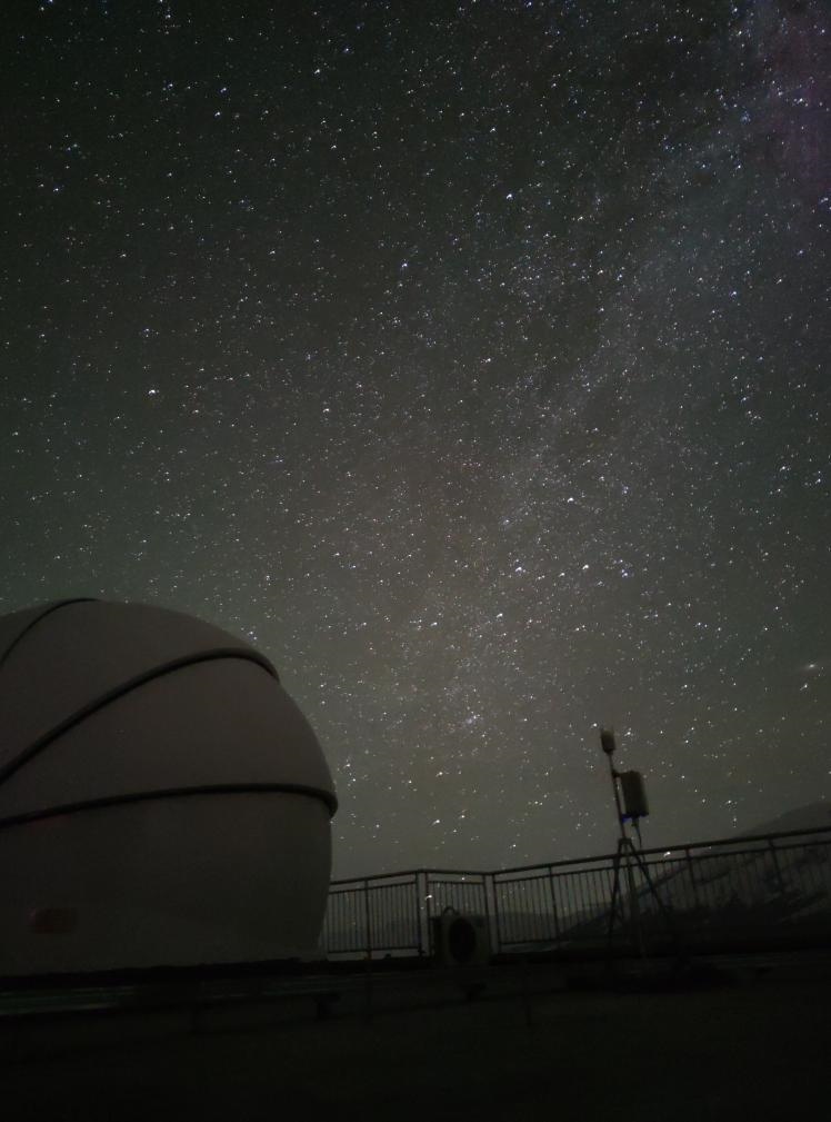 星空下的塔縣星地激光通信地面站。（中國科學(xué)院空天信息創(chuàng)新研究院供圖）