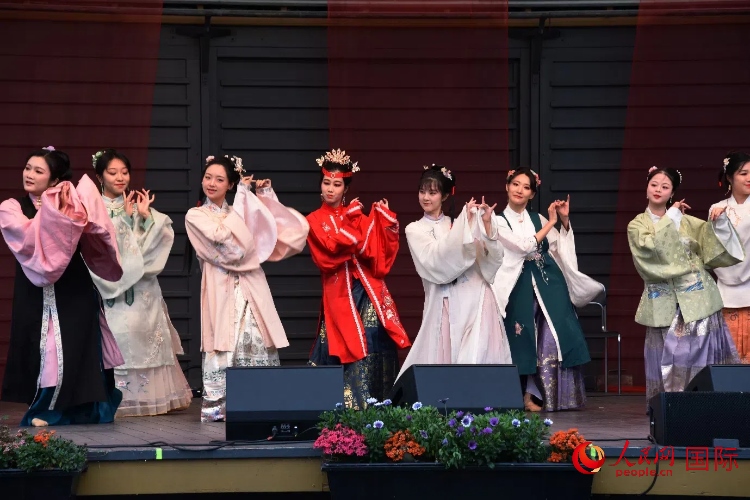 中國(guó)舞《紅樓夢(mèng)》。人民網(wǎng)記者 殷淼攝