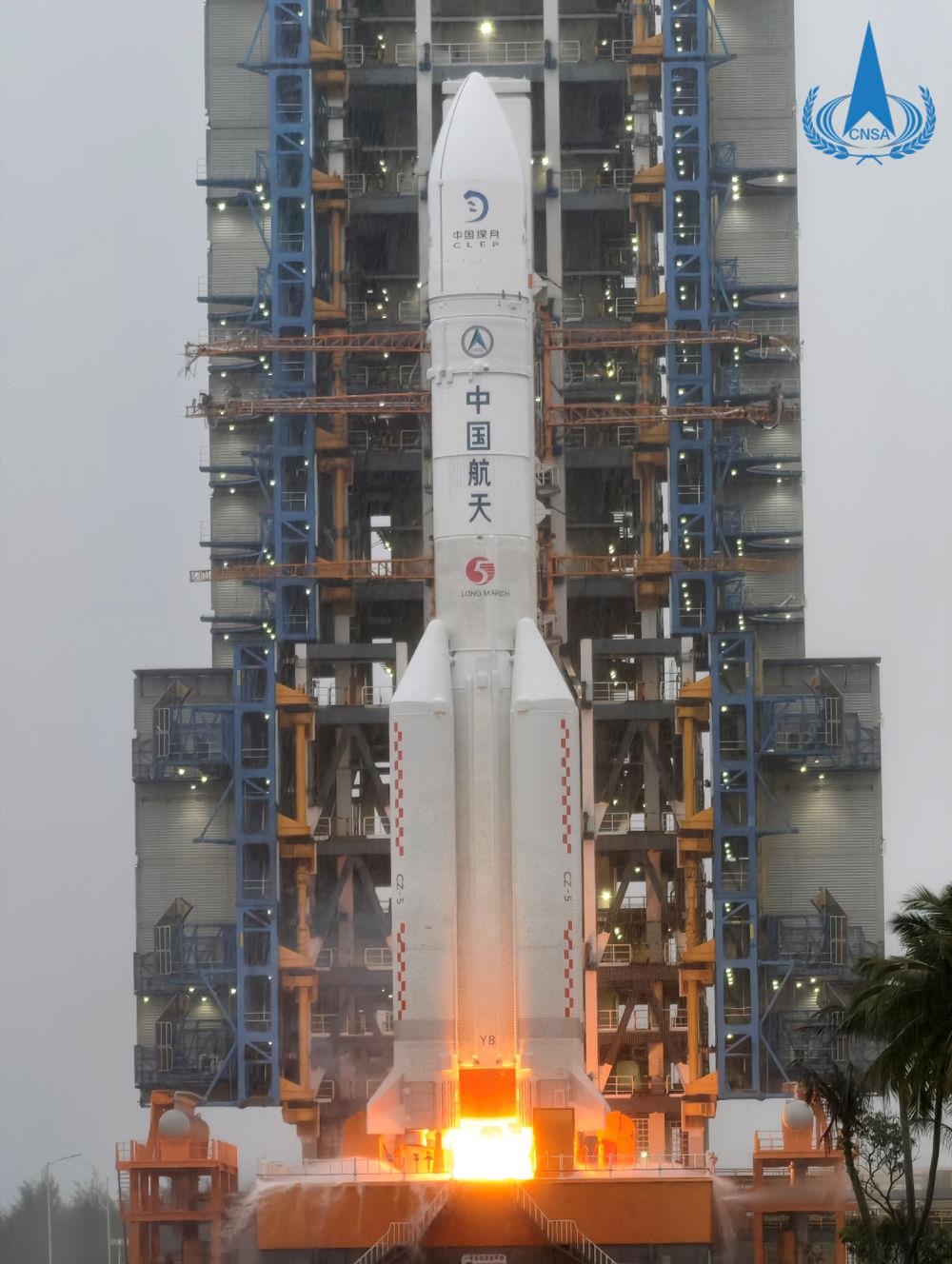 △2024年5月3日17時27分，嫦娥六號探測器由長征五號遙八運(yùn)載火箭在中國文昌航天發(fā)射場發(fā)射，之后準(zhǔn)確進(jìn)入地月轉(zhuǎn)移軌道，發(fā)射任務(wù)取得圓滿成功。