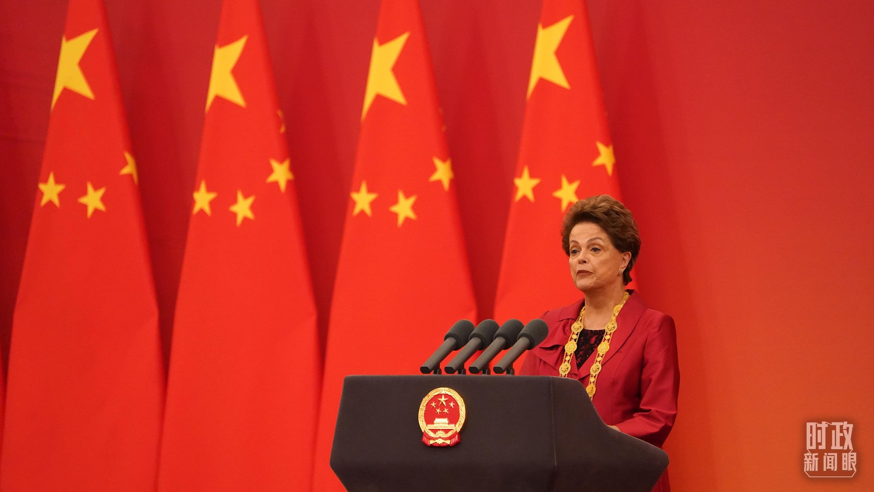“友誼勛章”獲得者迪爾瑪·羅塞芙在頒授儀式上發(fā)言。（總臺(tái)記者李晉拍攝）