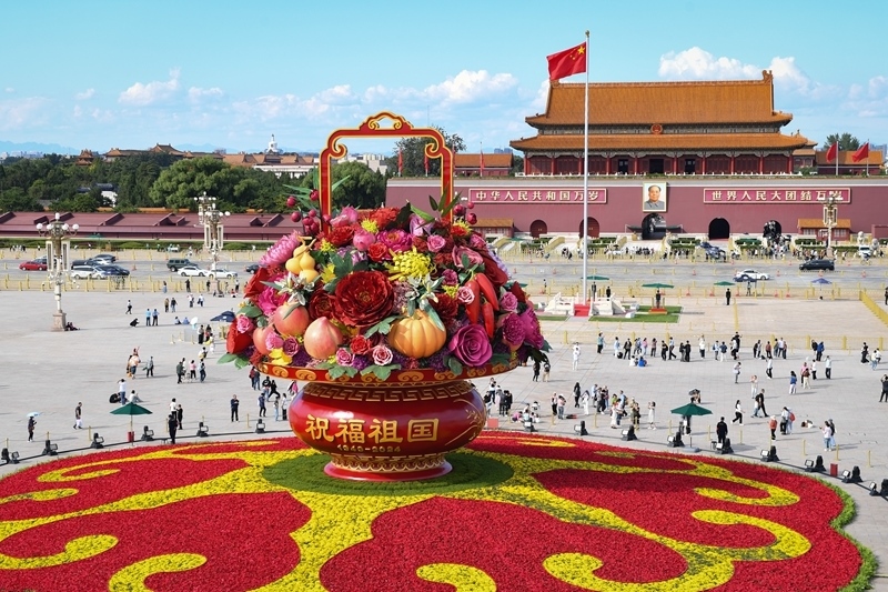 2024年9月25日拍攝的天安門廣場“祝福祖國”巨型花籃。