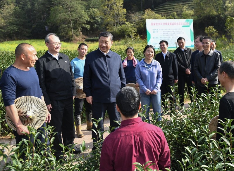 2021年3月22日，習(xí)近平總書記在福建南平武夷山市星村鎮(zhèn)燕子窠生態(tài)茶園，同科技特派員、茶農(nóng)親切交流，了解當(dāng)?shù)夭璁a(chǎn)業(yè)發(fā)展情況。