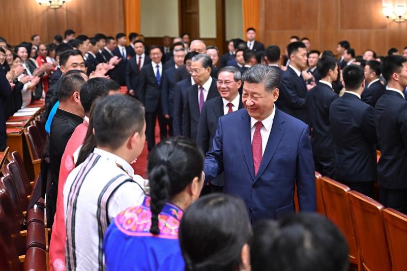 2024年9月29日晚，慶祝中華人民共和國成立75周年音樂會在京舉行。習(xí)近平總書記等黨和國家領(lǐng)導(dǎo)人，同3000多名觀眾一起觀看演出。