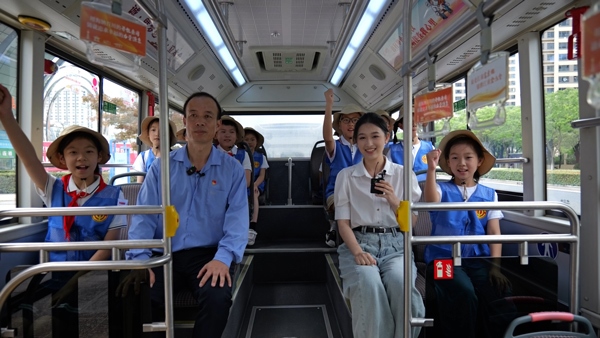 江蘇省太倉市總工會舉行“坐上勞模‘專線’跟著榜樣看太倉”直播活動。江蘇省總工會供圖