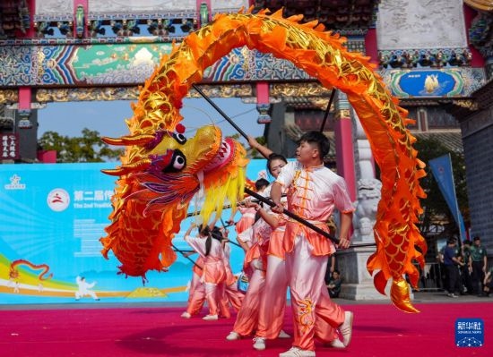 10月19日，廣州體育學(xué)院龍獅隊(duì)在傳統(tǒng)舞龍項(xiàng)目中比賽，最終他們獲得該項(xiàng)目金獎(jiǎng)。