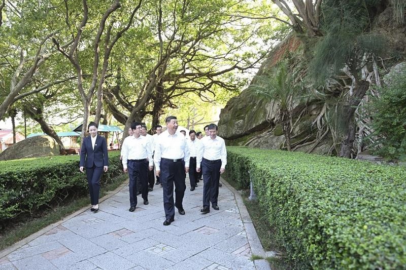△2024年10月15日，習(xí)近平總書記在福建省漳州市東山縣關(guān)帝文化產(chǎn)業(yè)園考察。
