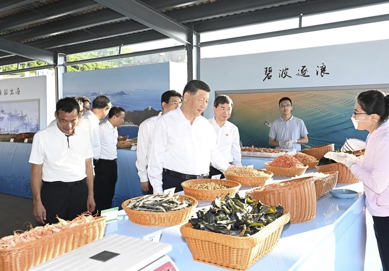 △2024年10月15日，習(xí)近平總書記在福建省漳州市東山縣陳城鎮(zhèn)澳角村考察。