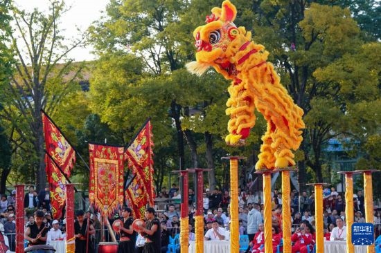 10月19日，云南魯木納龍獅藝術(shù)團(tuán)隊(duì)員在南獅高樁自選套路項(xiàng)目中比賽，最終他們獲得該項(xiàng)目銅獎(jiǎng)。