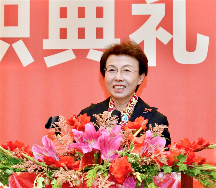 中國僑聯(lián)副主席程紅出席比利時(shí)浙江籍僑團(tuán)聯(lián)盟第二屆主席團(tuán)就職典禮并致辭。比利時(shí)浙江籍僑團(tuán)聯(lián)盟供圖