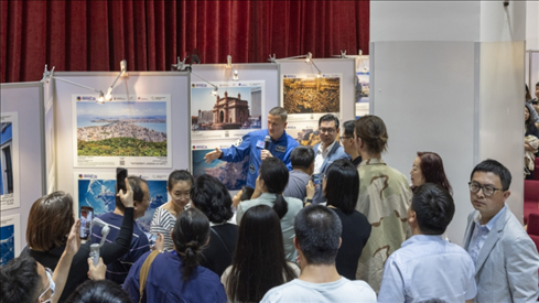 5月29日，“宇宙·金磚國家”圖片巡回展在北京舉辦，活動(dòng)現(xiàn)場(chǎng)吸引了眾多中國觀眾。北京俄羅斯文化中心供圖