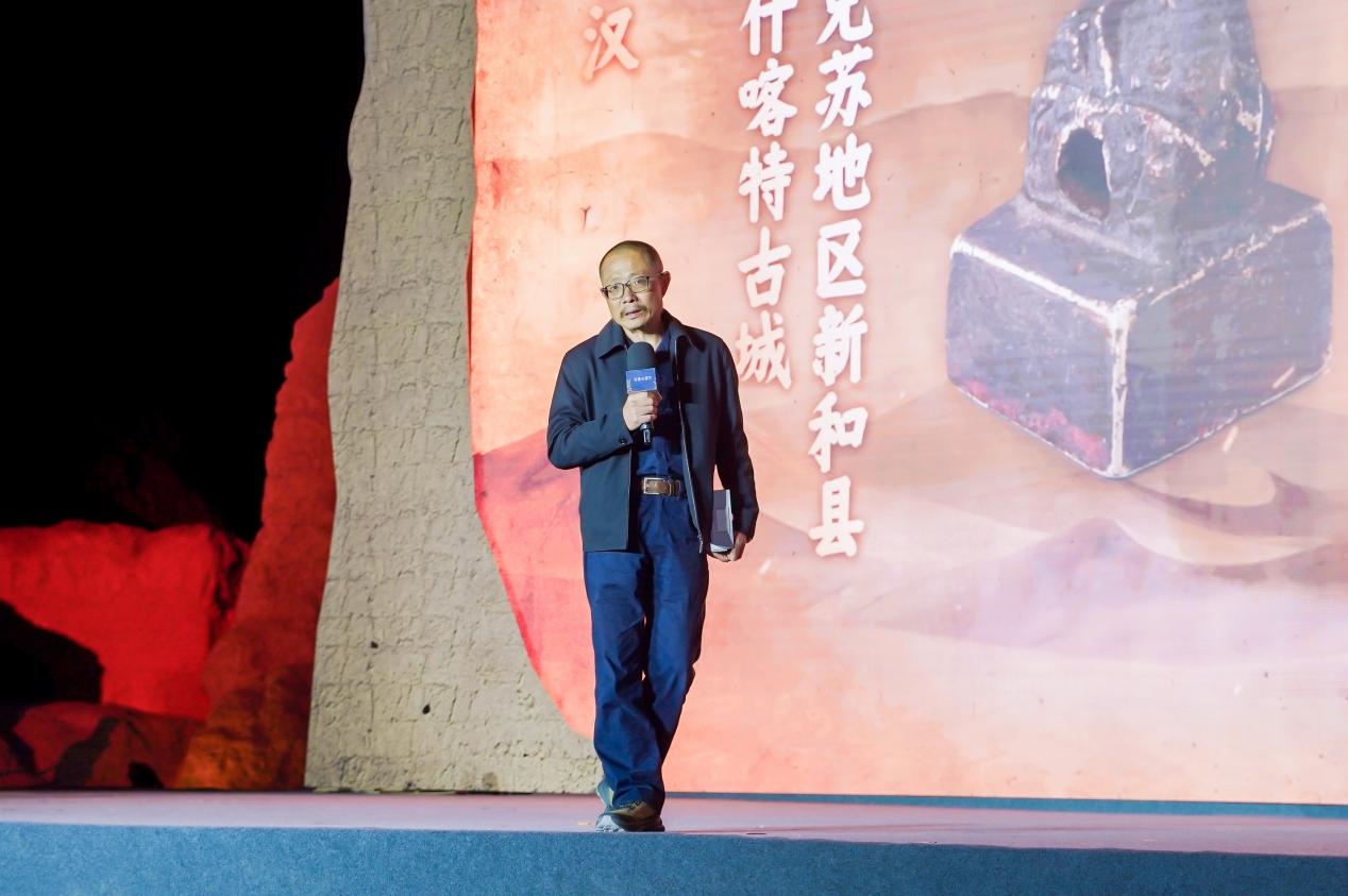 陳凌在“何以中國·五星出東方”網(wǎng)絡(luò)主題宣傳活動現(xiàn)場演講。人民視頻供圖