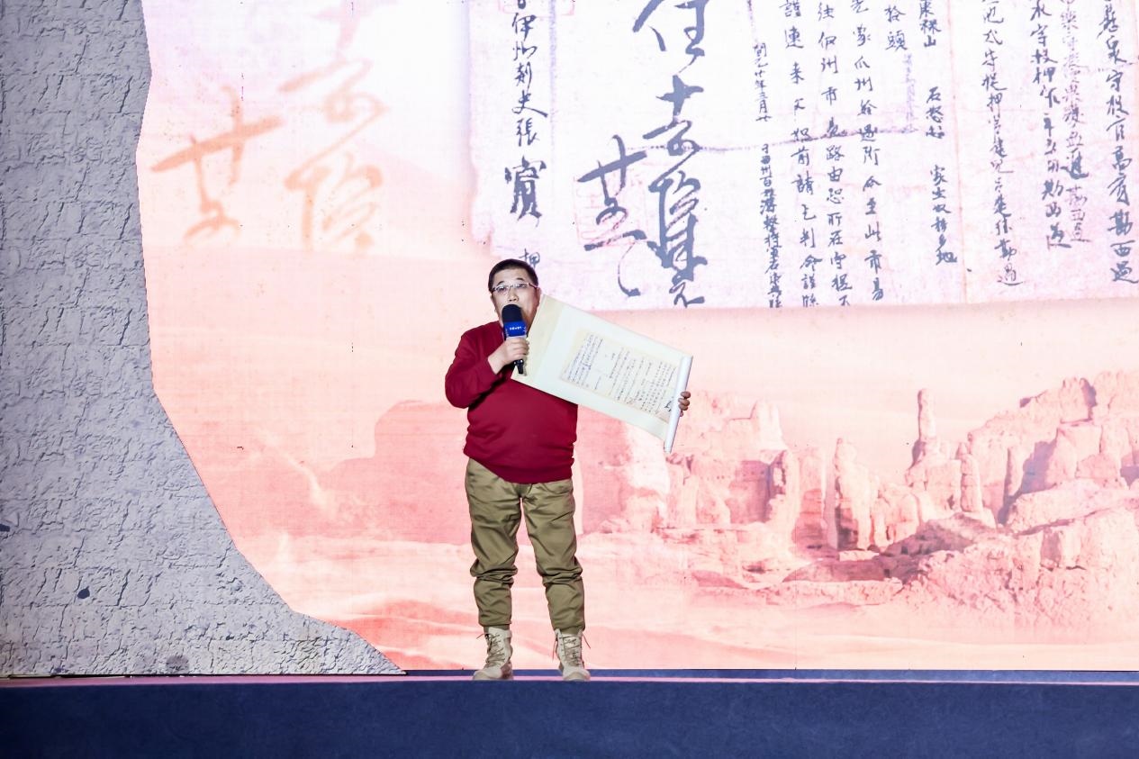 徐東良在“何以中國·五星出東方”網(wǎng)絡(luò)主題宣傳活動現(xiàn)場演講。人民視頻供圖
