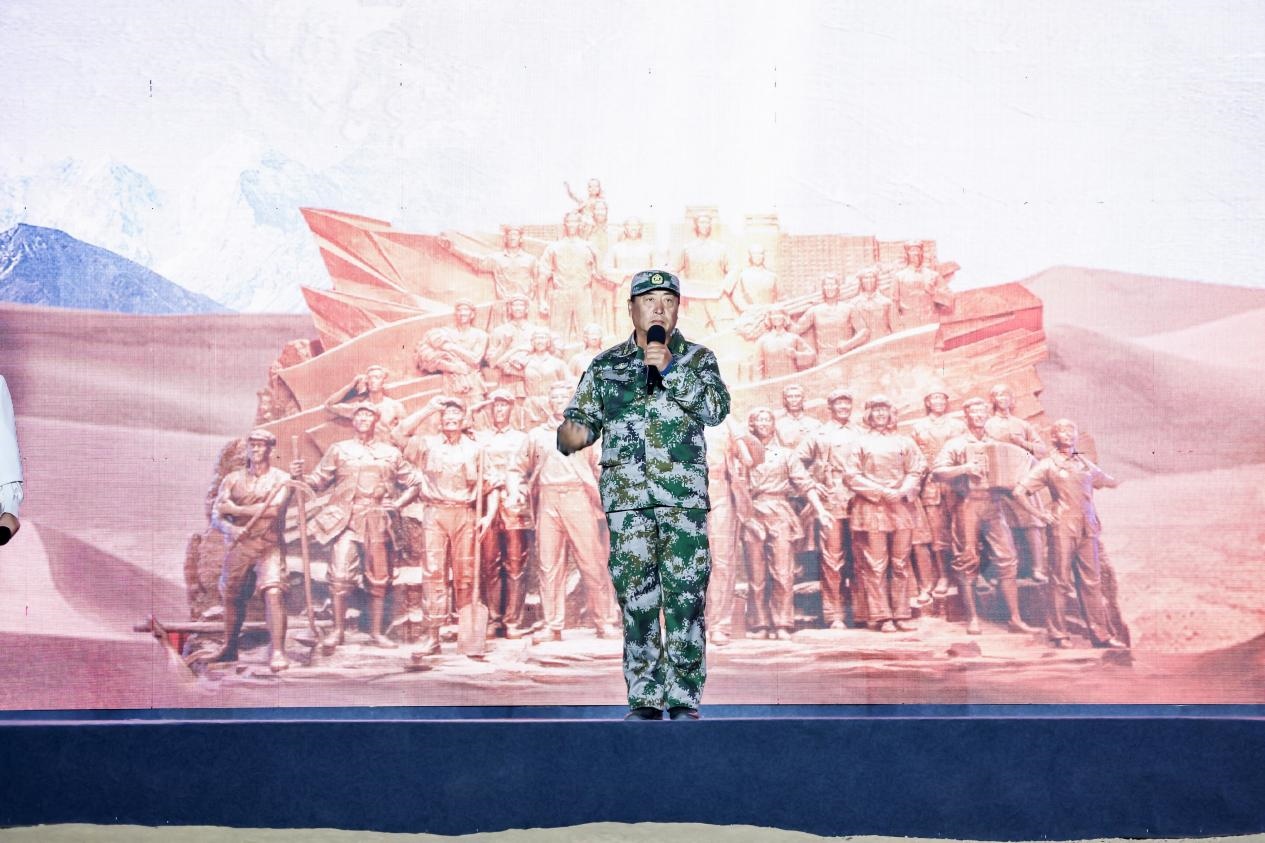馬軍武在“何以中國·五星出東方”網(wǎng)絡(luò)主題宣傳活動現(xiàn)場演講。人民視頻供圖
