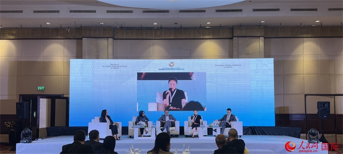 “企業(yè)對中國東盟互聯(lián)互通的責(zé)任與貢獻(xiàn)”分議題討論現(xiàn)場。人民網(wǎng)記者 曹師韻攝