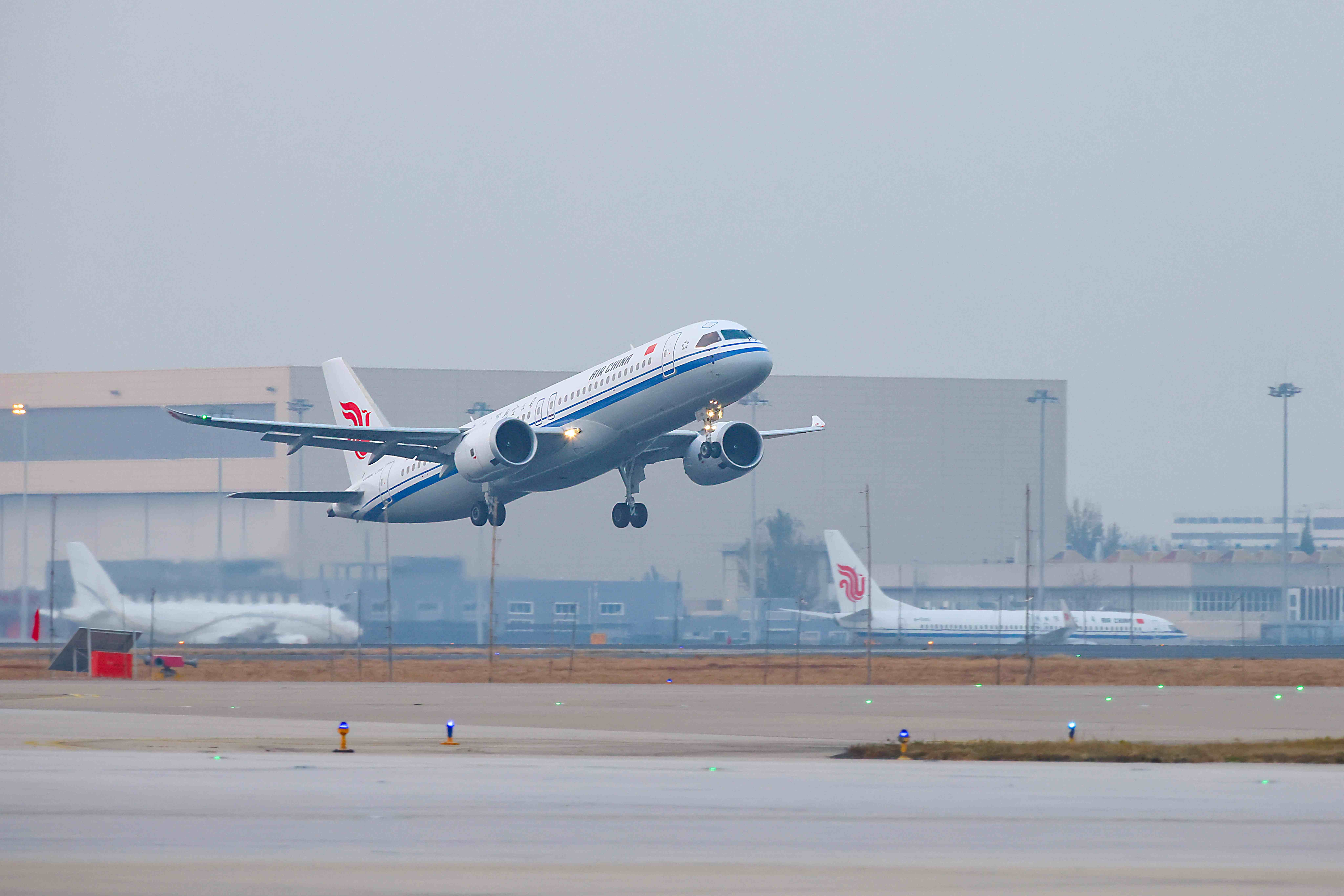 飛機(jī)從北京首都國際機(jī)場起飛，航向澳門。受訪方供圖