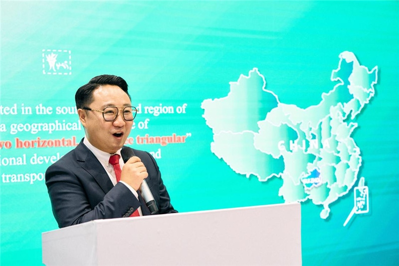 “中國館”貴州旅游推介會現(xiàn)場介紹。楊浩鵬