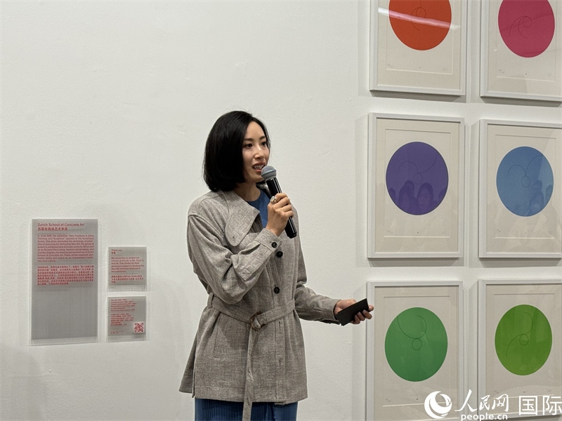 11月8日，今日美術(shù)館館長張然在“瑞士經(jīng)典設(shè)計(jì)展”開幕式上發(fā)表致辭。（人民網(wǎng) 謝瑩攝）