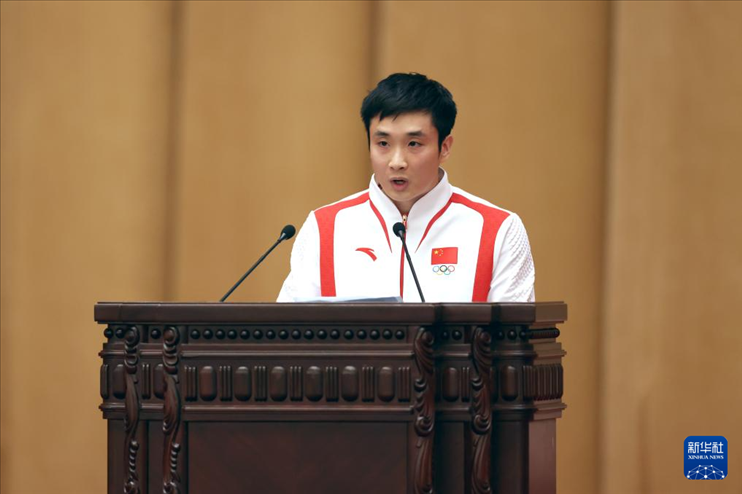 11月15日，跳水運動員曹緣在報告會上發(fā)言。新華社記者 李明 攝