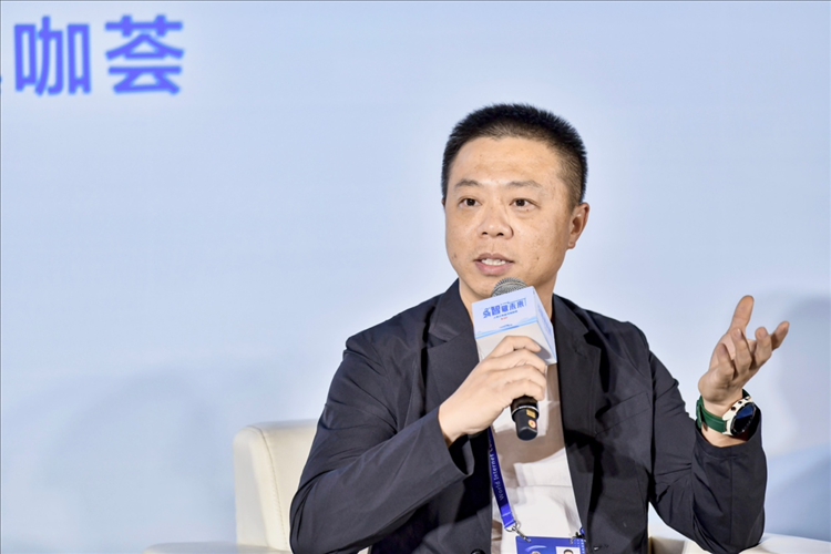量子之歌集團(tuán)創(chuàng)始人、董事長(zhǎng)李鵬。人民網(wǎng) 任峰濤攝