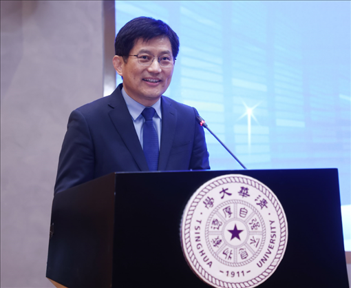 清華大學(xué)國(guó)家治理研究院執(zhí)行院長(zhǎng)、清華大學(xué)計(jì)算社會(huì)科學(xué)與國(guó)家治理實(shí)驗(yàn)室執(zhí)行主任孟慶國(guó)教授演講。供圖單位：清華大學(xué)國(guó)家治理研究院