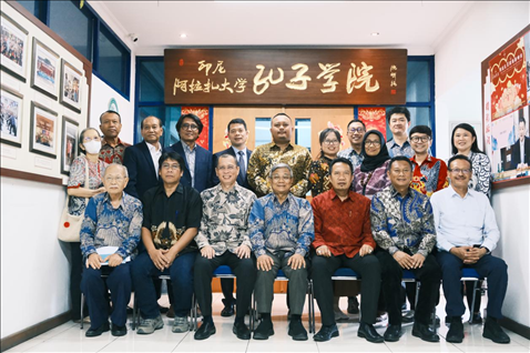 參會嘉賓合影。阿拉扎大學(xué)孔子學(xué)院供圖