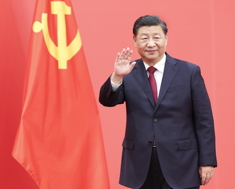 2022年10月23日，習近平在北京人民大會堂同采訪中共二十大的中外記者親切見面。