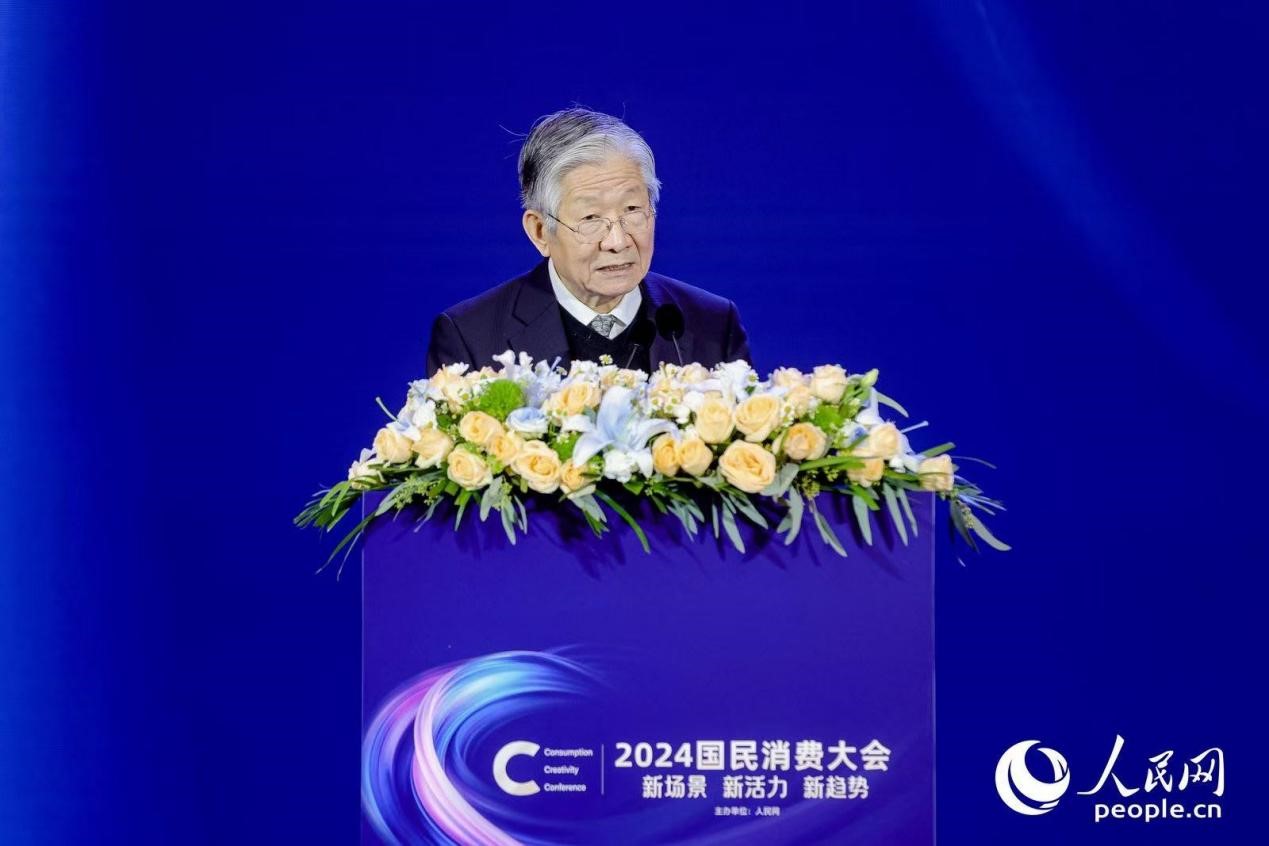 國務(wù)院發(fā)展研究中心原副主任、中國企業(yè)評價協(xié)會會長侯云春在2024國民消費大會上分享。