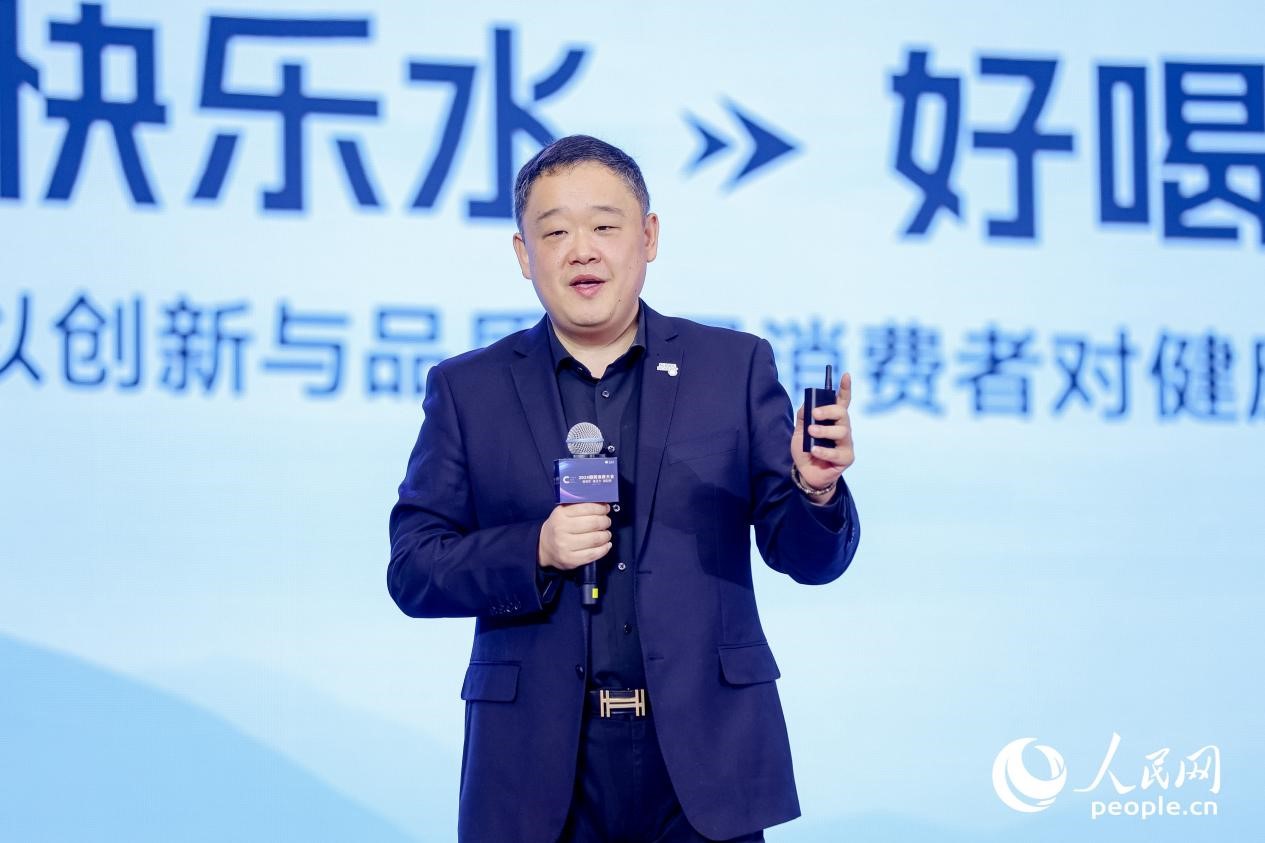 樂百氏（廣東）飲用水有限公司總經(jīng)理郝曉偉在2024國民消費大會上分享。