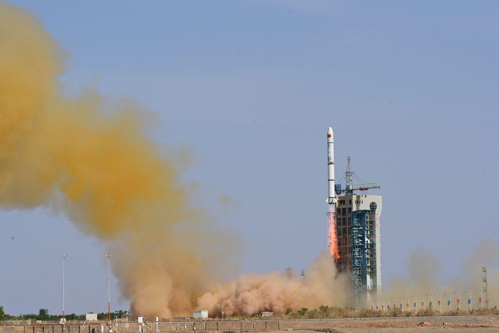 △2023年5月21日16時(shí)，我國(guó)在酒泉衛(wèi)星發(fā)射中心采用長(zhǎng)征二號(hào)丙運(yùn)載火箭，成功發(fā)射首顆內(nèi)地與澳門合作研制的空間科學(xué)衛(wèi)星“澳門科學(xué)一號(hào)”。