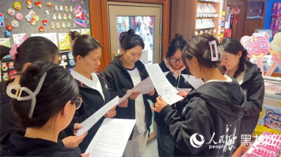 工會(huì)組織企業(yè)職工開(kāi)展技能培訓(xùn)活動(dòng)。人民網(wǎng)記者 張哲鑫攝
