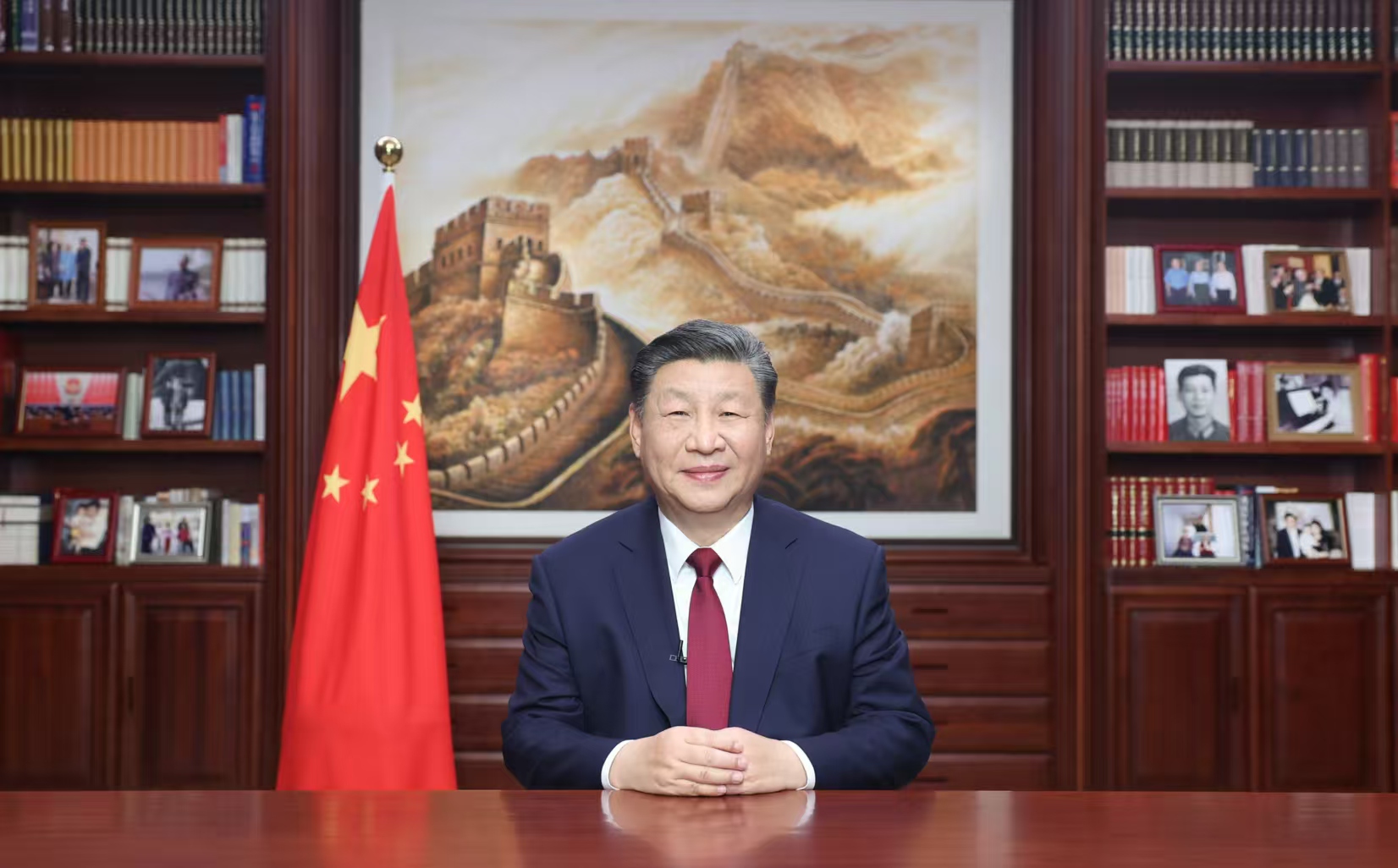 2023年12月31日，新年前夕，國家主席習(xí)近平通過中央廣播電視總臺和互聯(lián)網(wǎng)，發(fā)表二〇二四年新年賀詞。圖片來源：新華社