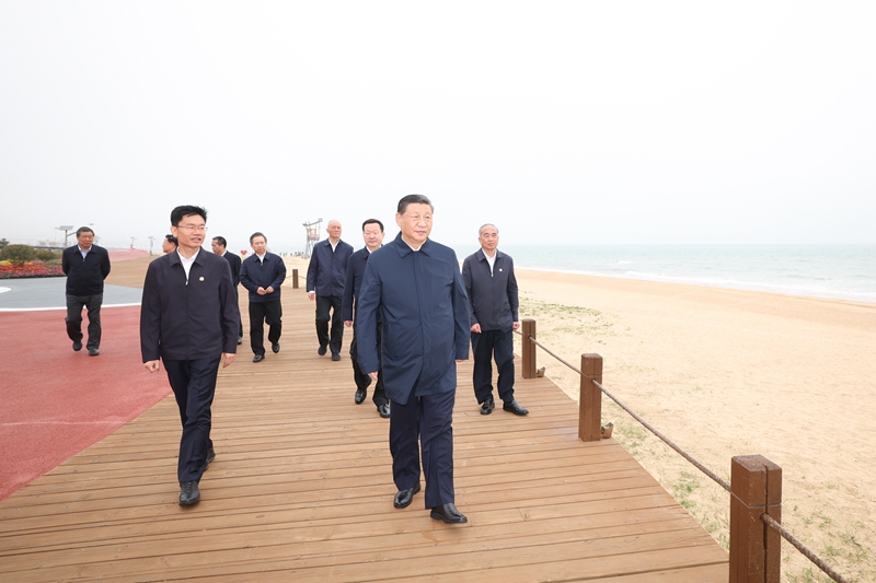 2024年5月22日，習(xí)近平總書記在山東日照陽光海岸綠道考察。